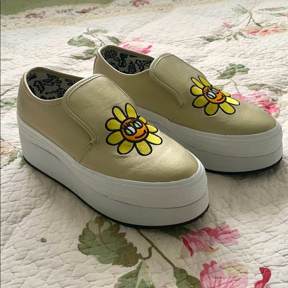 iijin low top sunflower sneakers